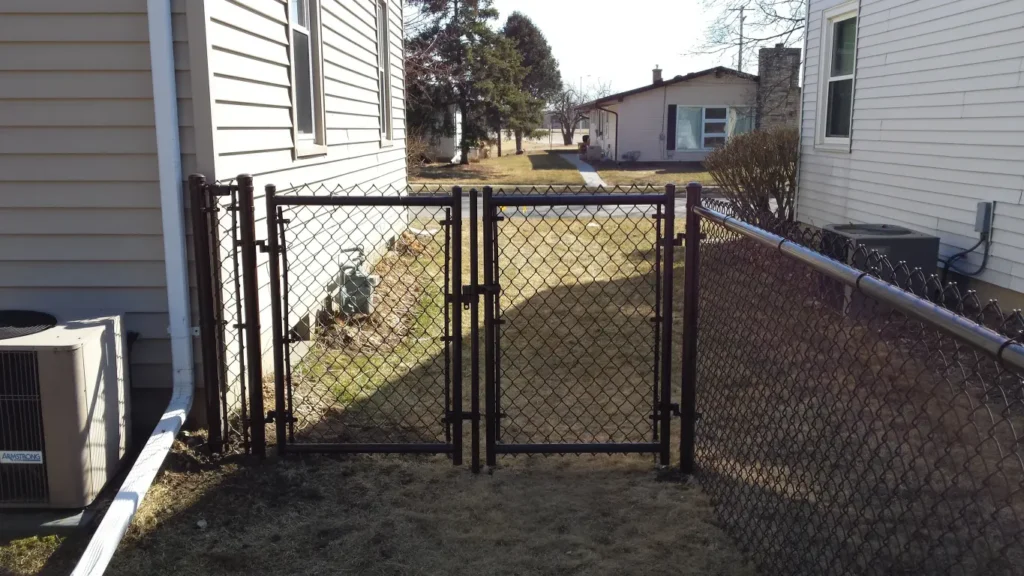 How Local Building Condition in Medina, WA Influence Fence Installation