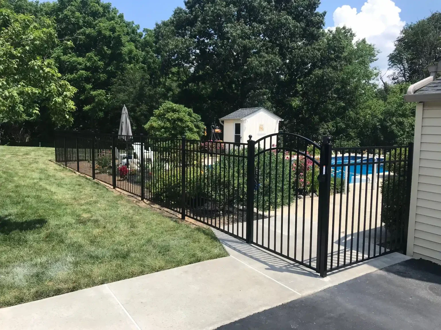 The Ultimate Guide to Choosing Right Fence for Your Property