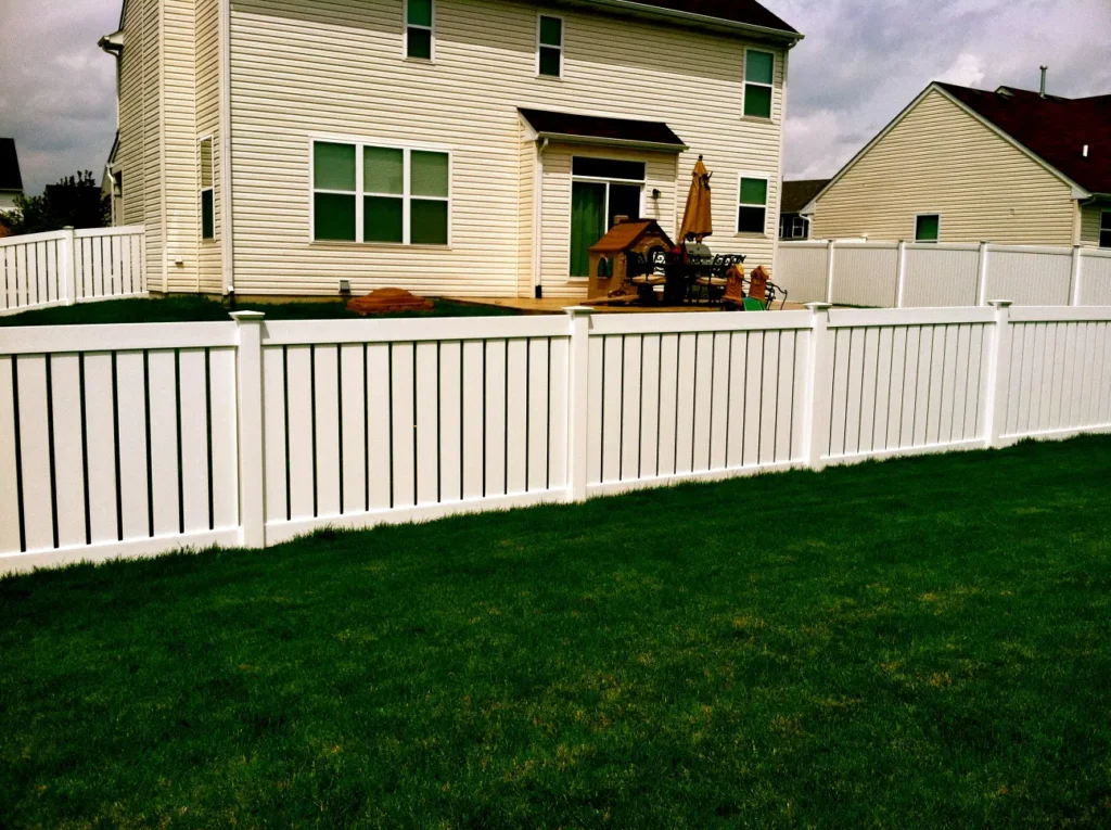 Why Sammamish Weather Is Hard on Fences